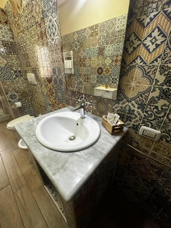 Iris Room Palermo Esterno foto